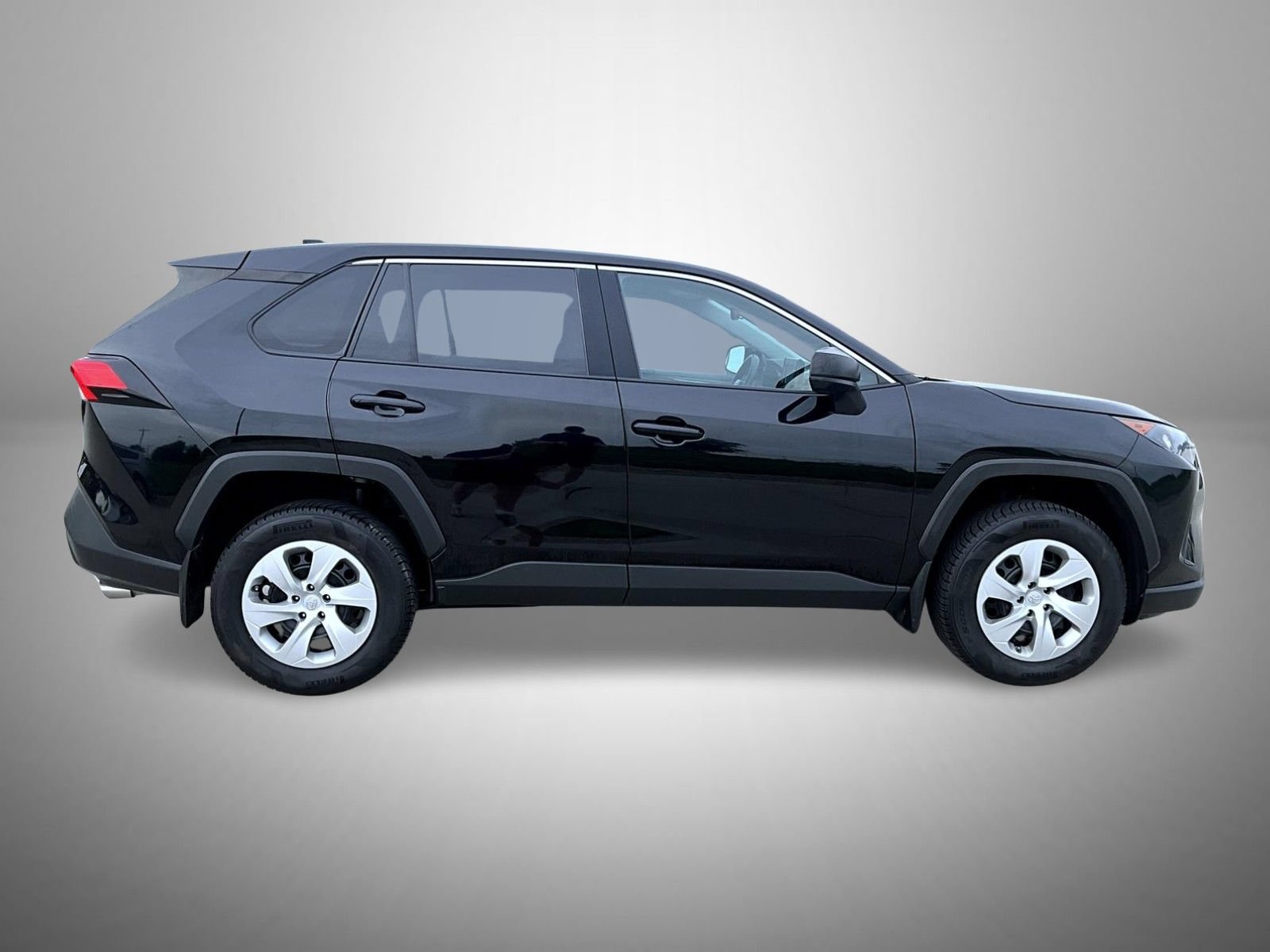Used 2022 Toyota RAV4 LE AWD/4WD image 4