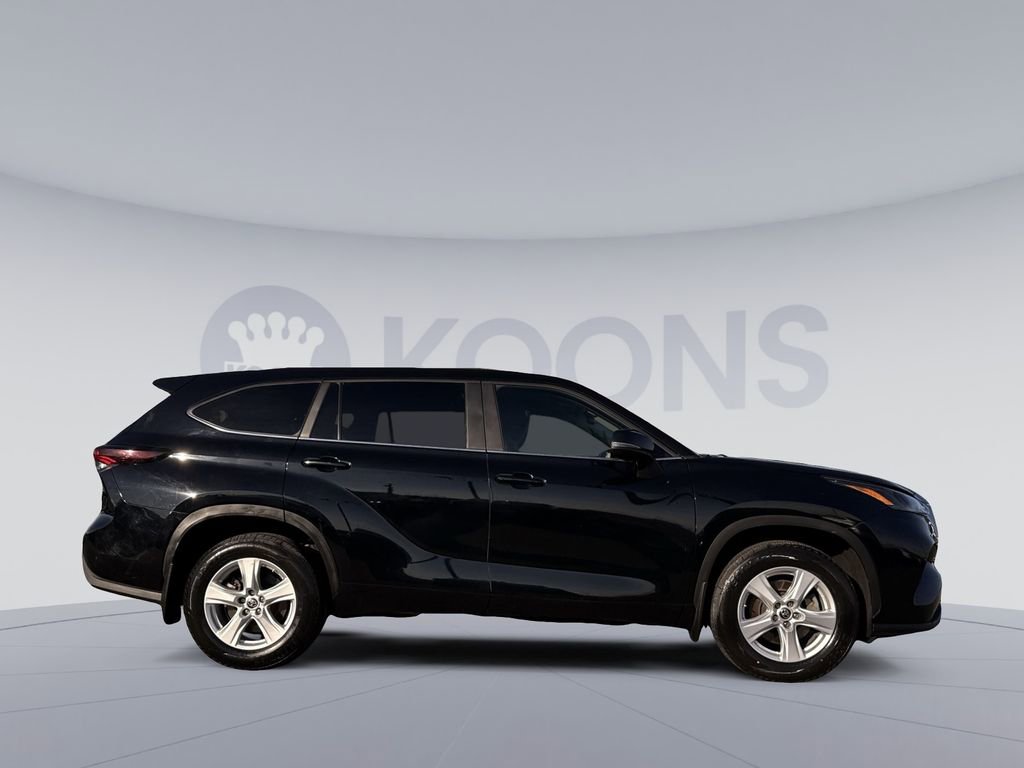 Used 2024 Toyota Highlander LE AWD/4WD image 8
