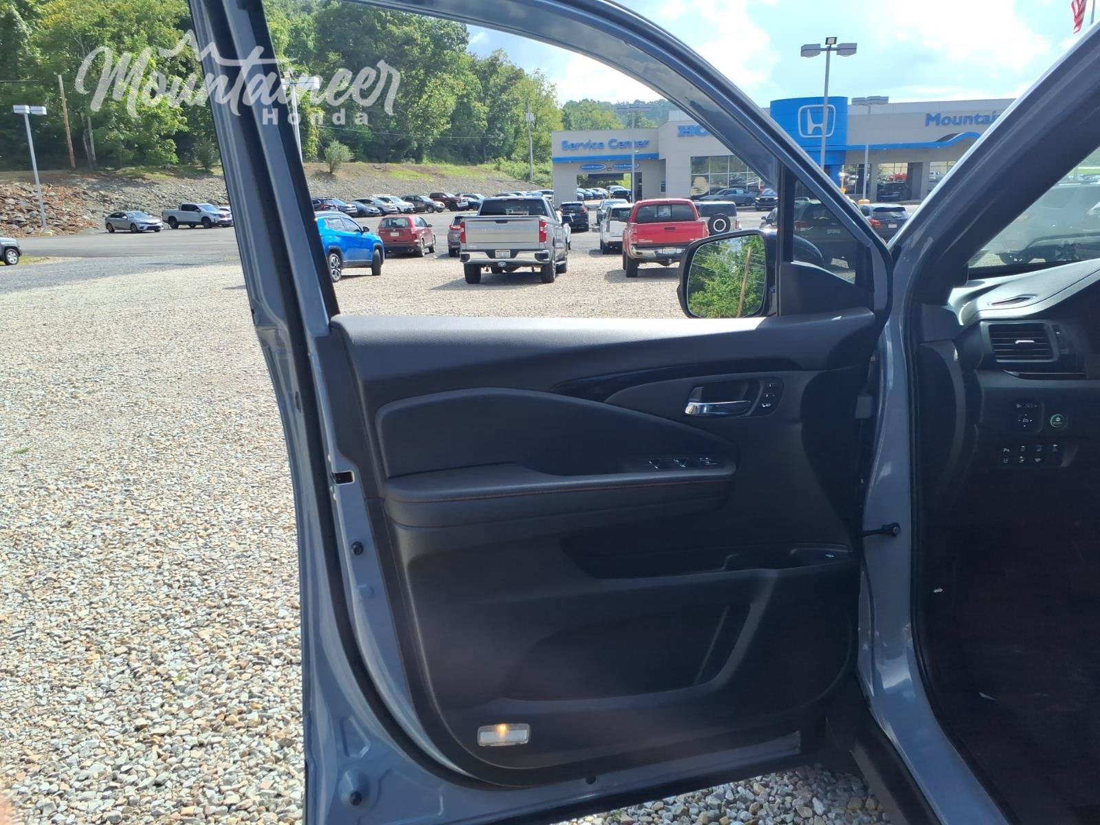 Certified 2024 Honda Ridgeline Black Edition image 13