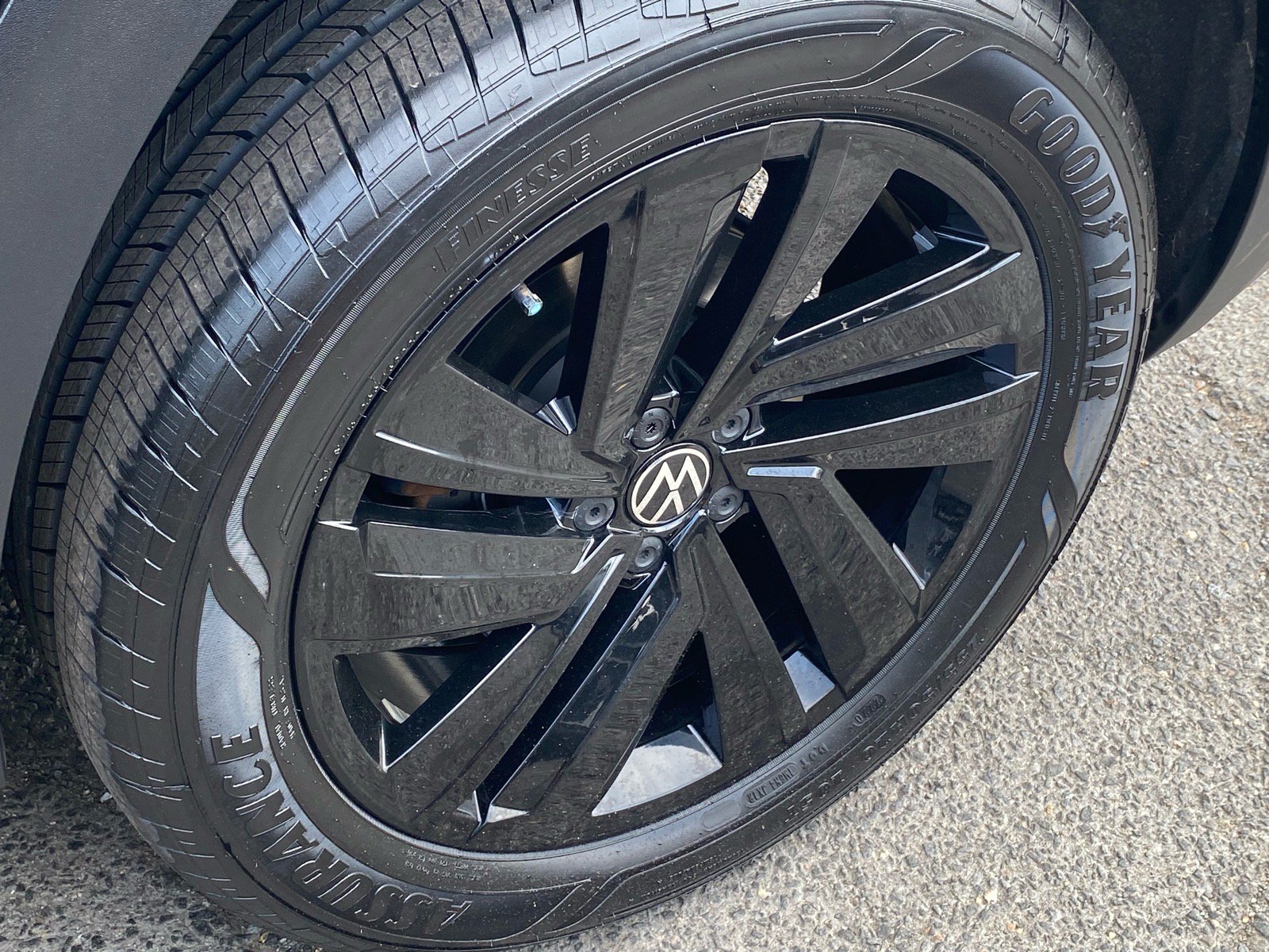 Used 2022 Volkswagen Atlas Cross Sport SE AWD/4WD image 21