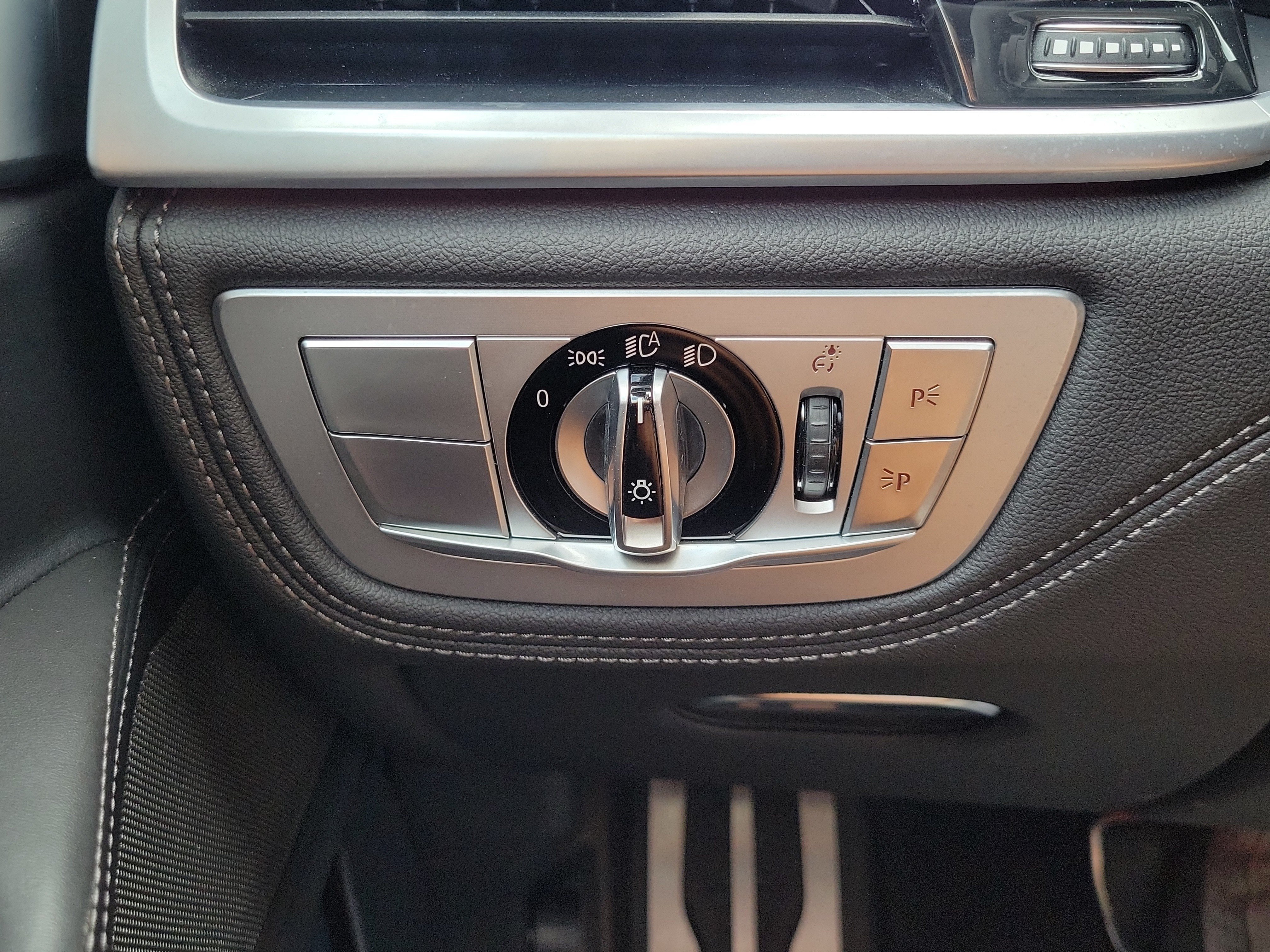 Used 2022 BMW 740i w/ M Sport Package RWD image 29