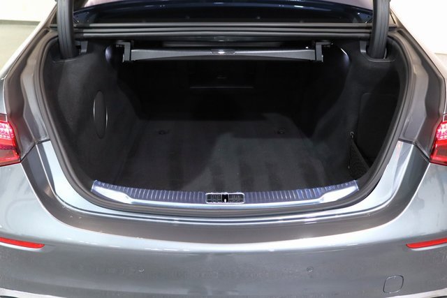 Used 2022 Mercedes-Benz S 580 4MATIC Sedan w/ Rear Seat Package image 32