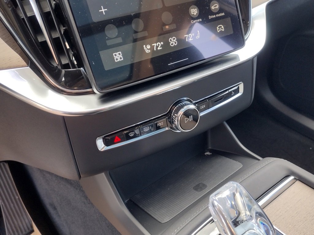 New 2026 Volvo XC90 B6 Plus image 18