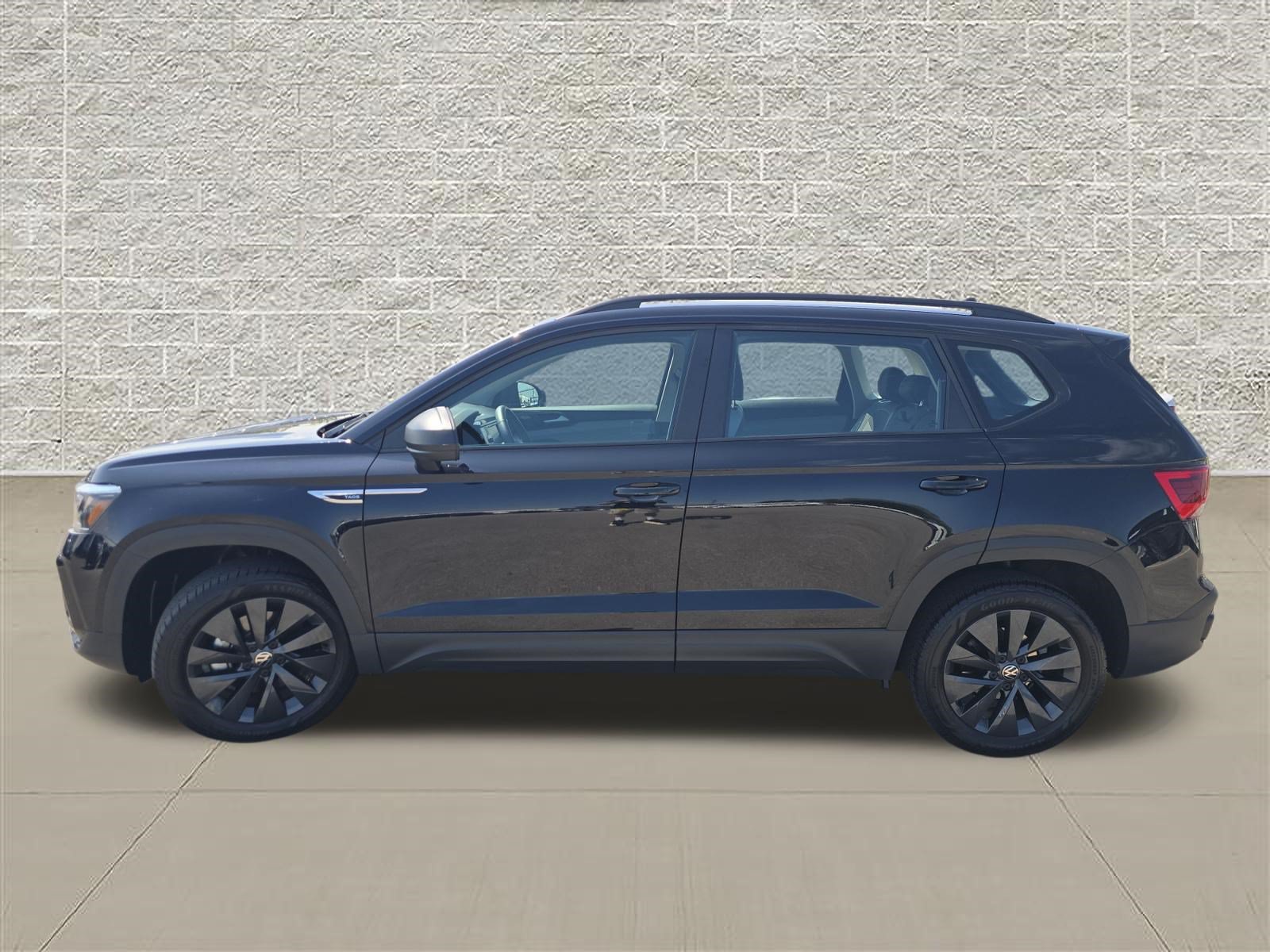 Certified 2024 Volkswagen Taos S FWD image 4