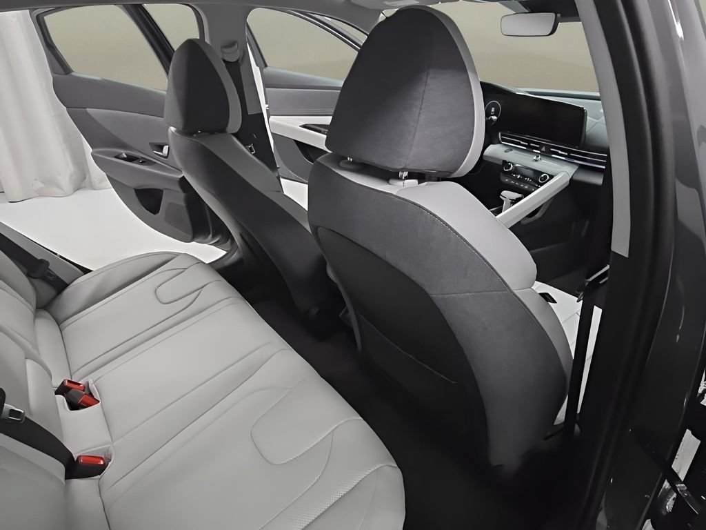 New 2026 Hyundai Elantra Limited FWD image 17