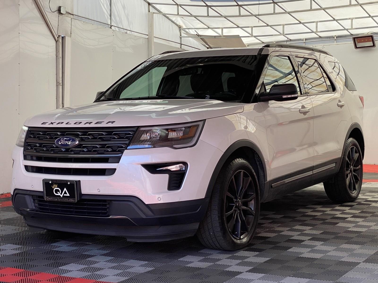 Used 2018 Ford Explorer XLT w/ Equipment Group 202A AWD/4WD image 3