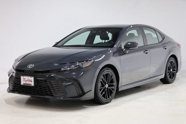 Used 2025 Toyota Camry SE FWD image 3