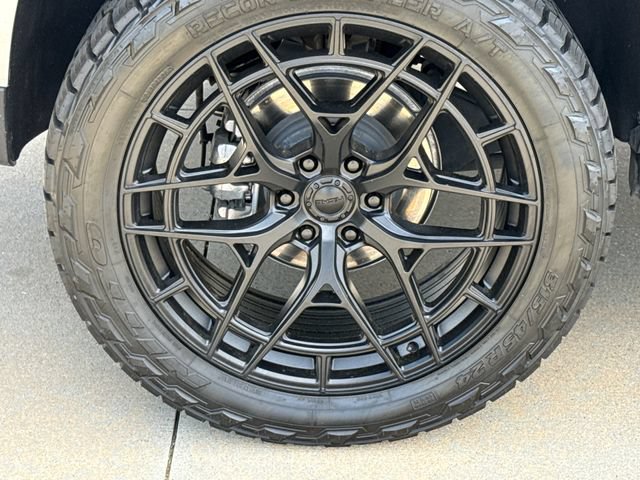Used 2025 Chevrolet Tahoe RST w/ Comfort Package AWD/4WD image 9