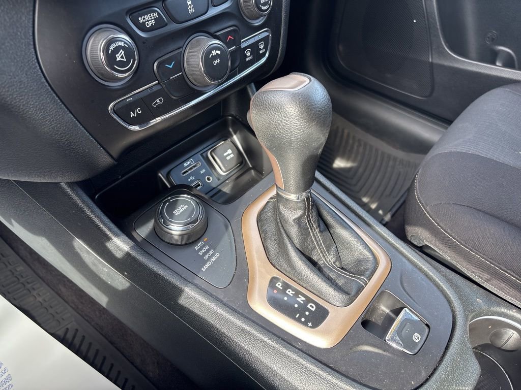 Used 2016 Jeep Cherokee Latitude image 28