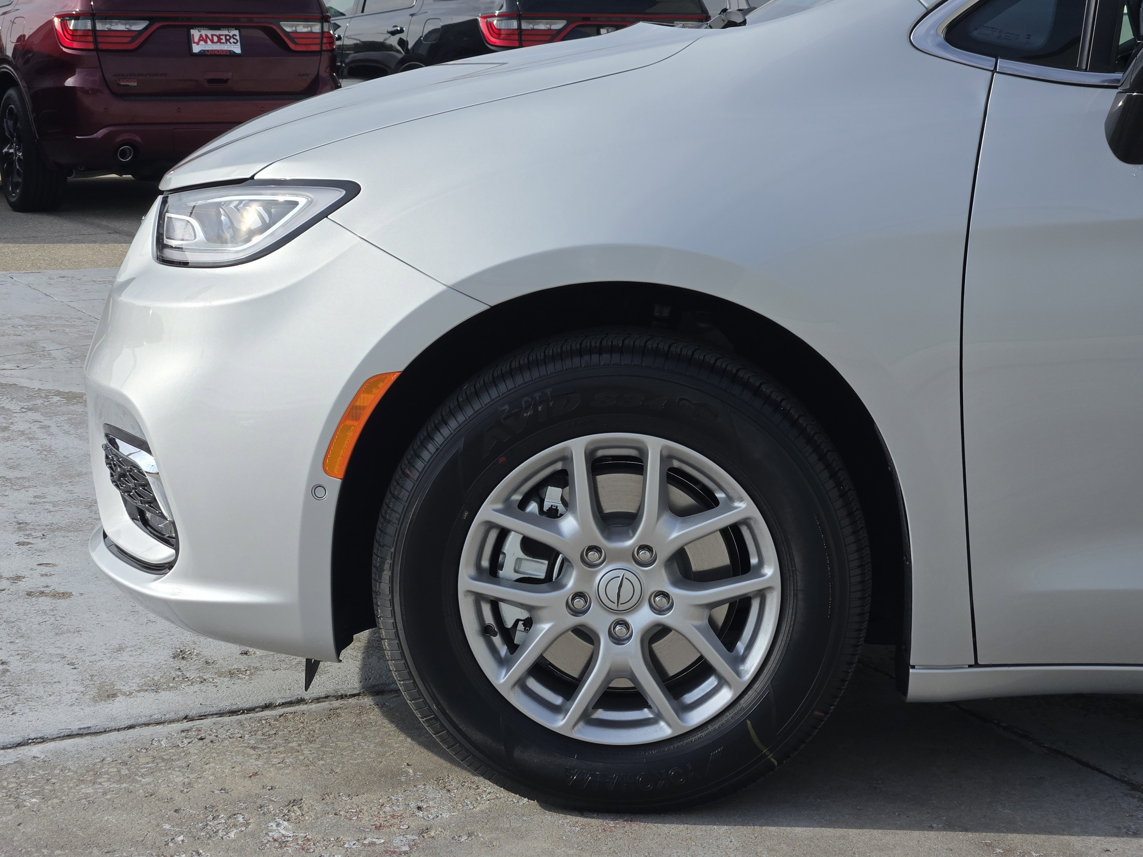 New 2026 Chrysler Pacifica Select image 5