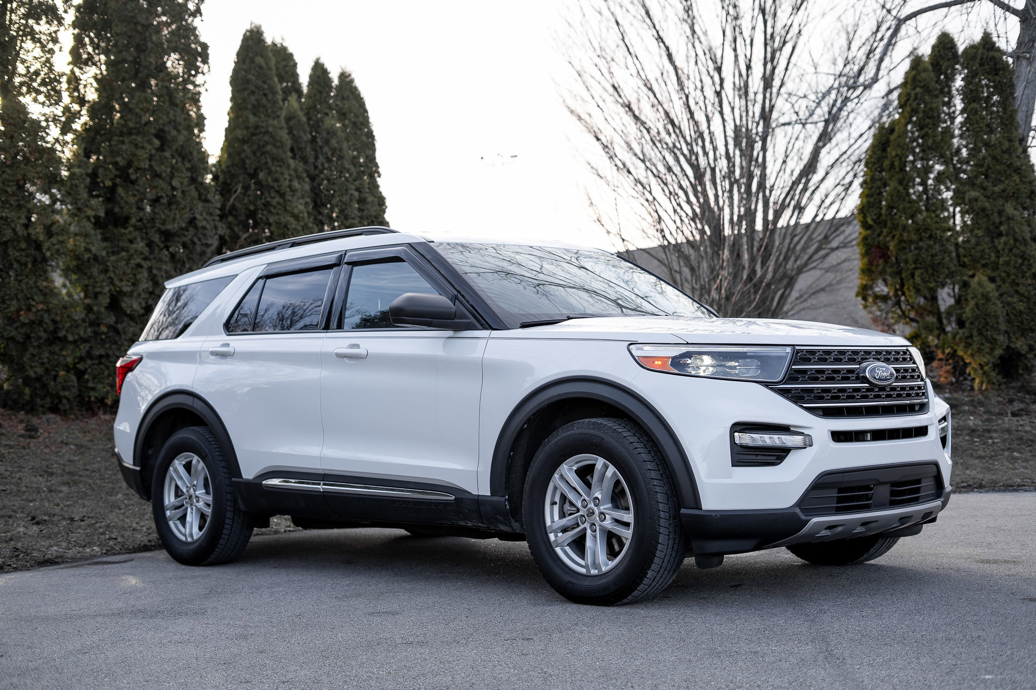 Used 2020 Ford Explorer XLT w/ Equipment Group 202A image 3
