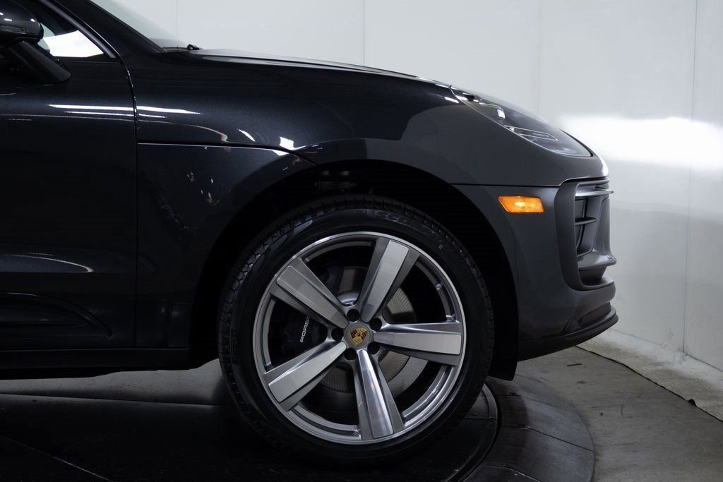 Certified 2025 Porsche Macan AWD/4WD image 11