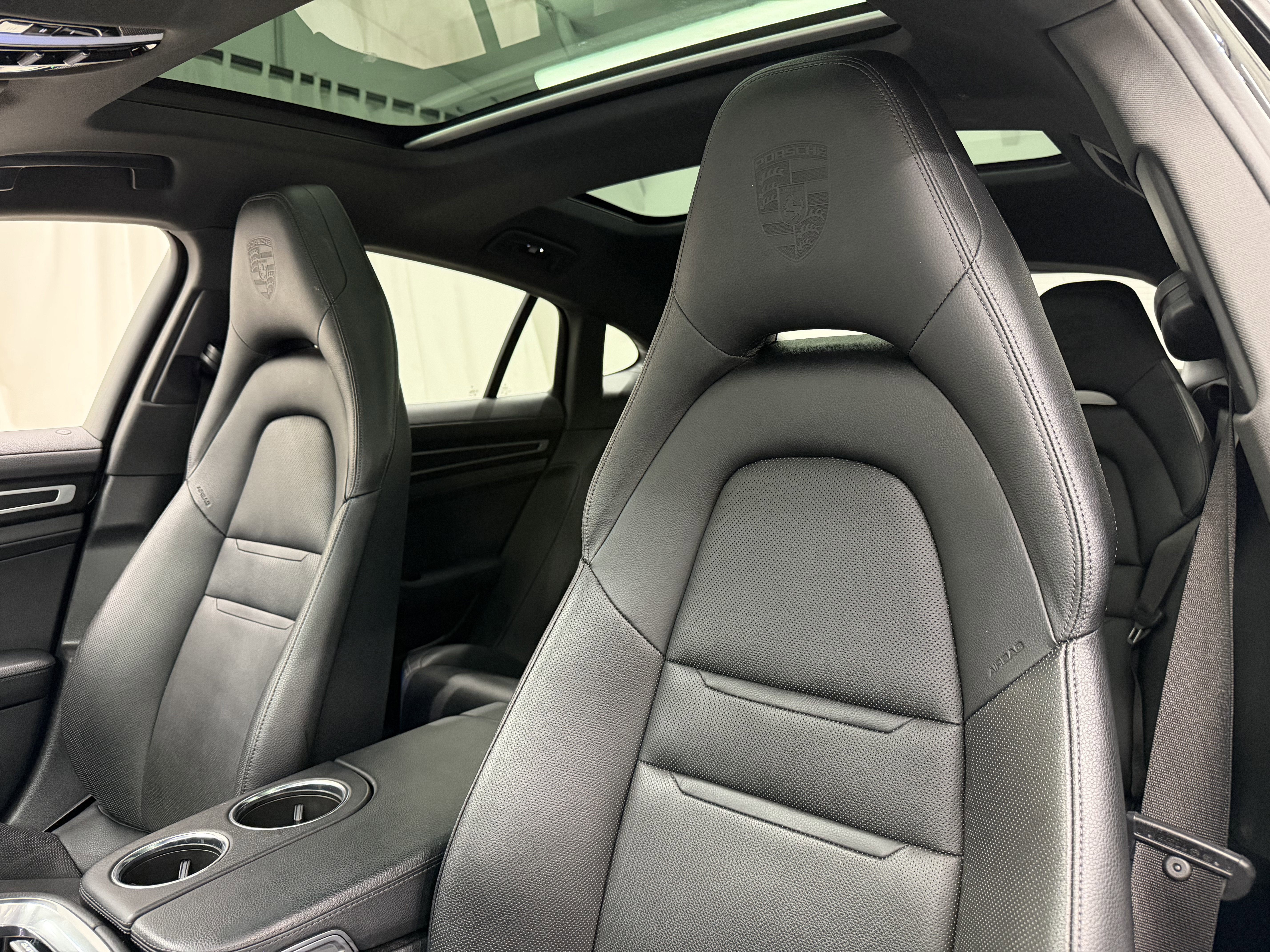 Certified 2022 Porsche Panamera 4 Platinum Edition image 5