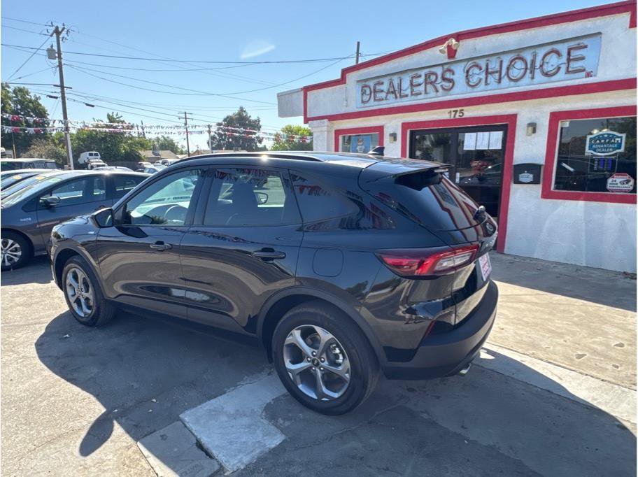 Used 2025 Ford Escape ST-Line Select AWD/4WD image 2
