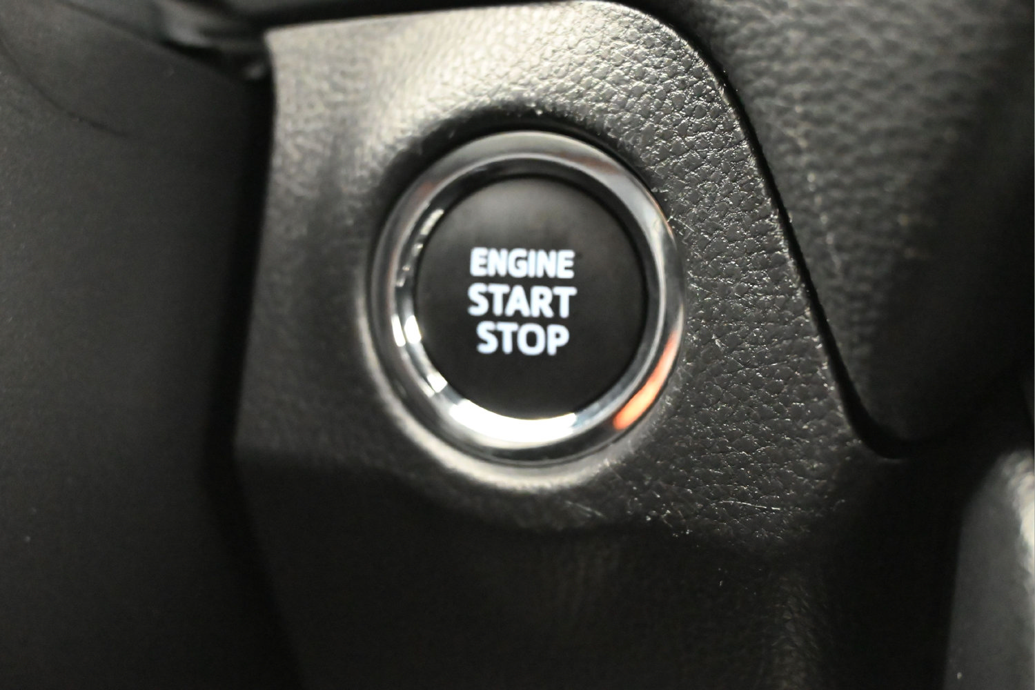 Used 2025 Toyota RAV4 XLE AWD/4WD image 8