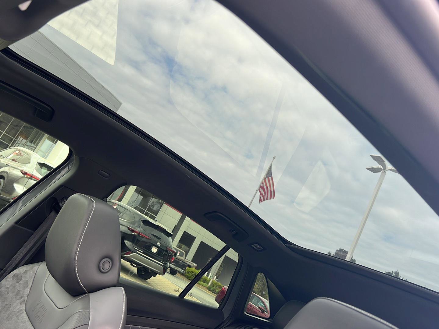 Used 2023 Volkswagen ID.4 Pro S Plus image 33