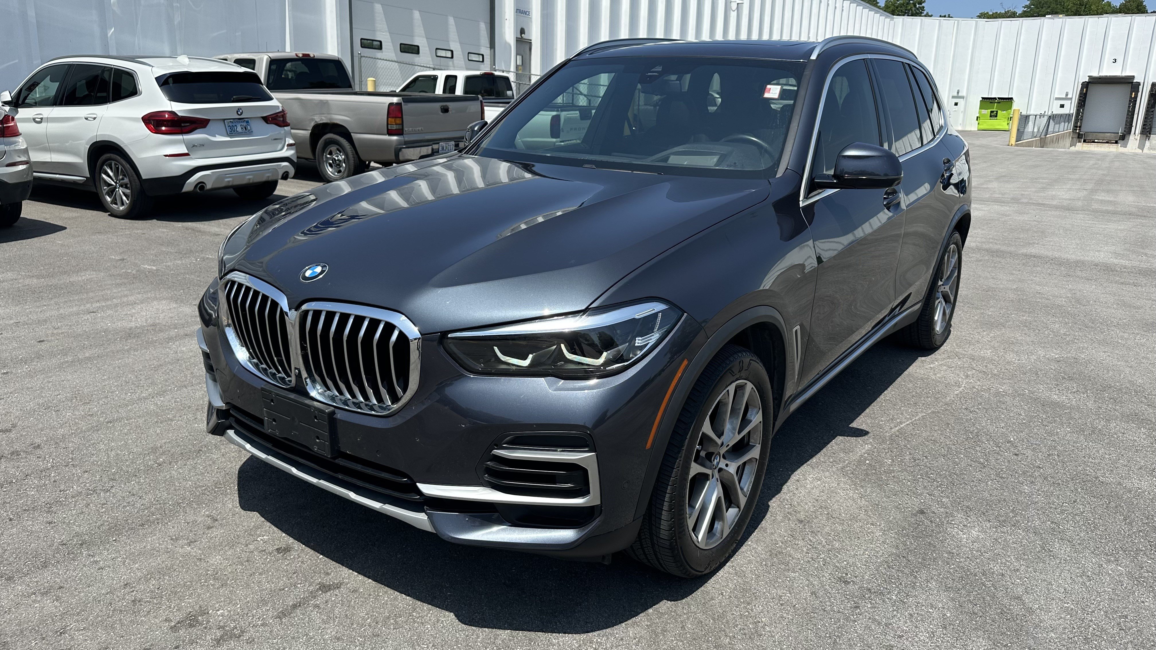 Used 2022 BMW X5 xDrive40i w/ Premium Package AWD/4WD image 5
