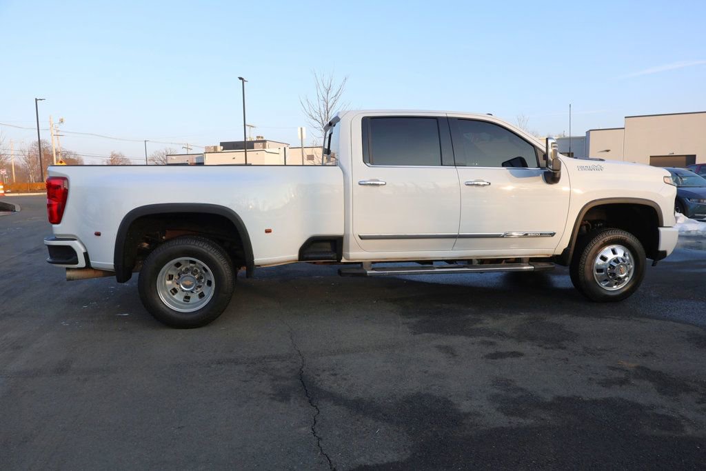 Used 2024 Chevrolet Silverado 3500 High Country w/ High Country Premium Package image 6