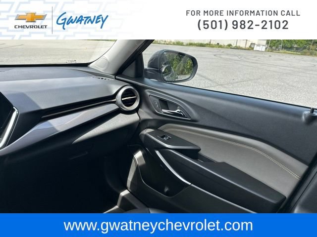 Used 2025 Chevrolet Trax ACTIV w/ Sunroof Package FWD image 25