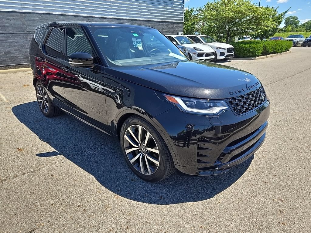 Used 2024 Land Rover Discovery Dynamic SE AWD/4WD image 3