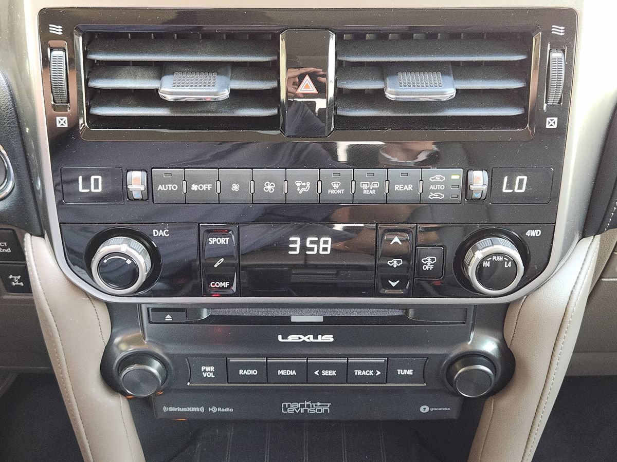 Used 2023 Lexus GX 460 Luxury w/ Accessory Package AWD/4WD image 37