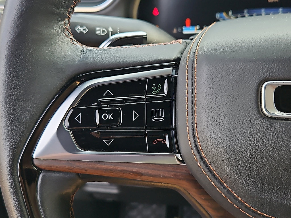 Used 2023 Jeep Grand Cherokee Summit w/ Luxury Tech Group V AWD/4WD image 24