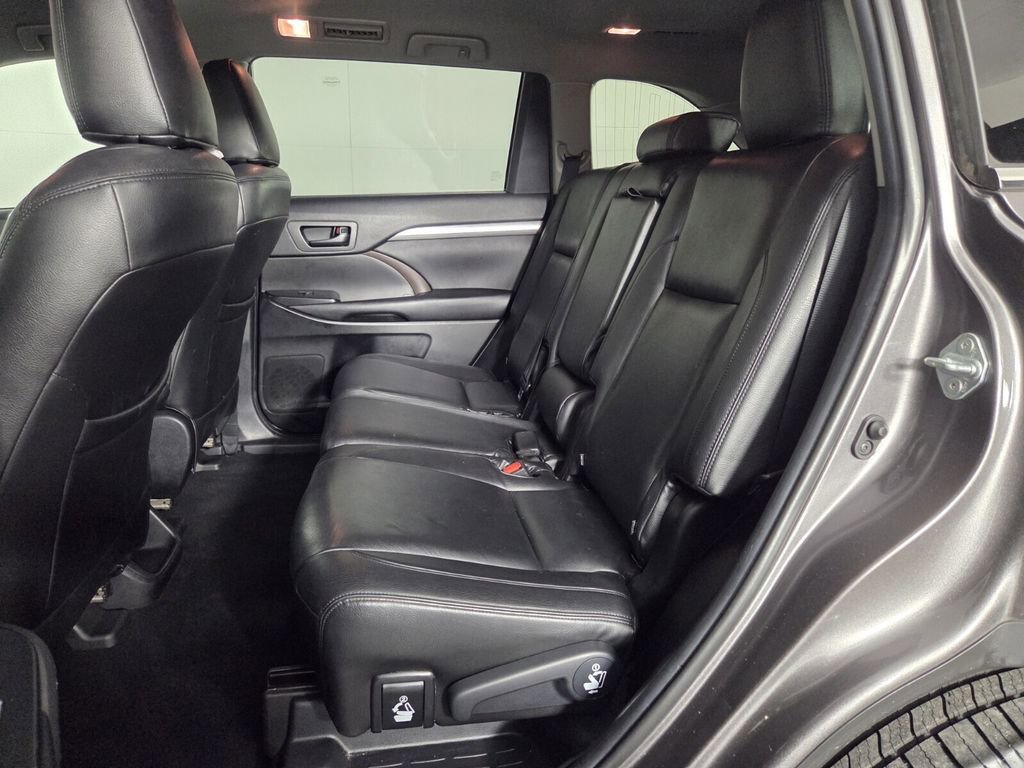 Used 2019 Toyota Highlander Plus FWD image 26