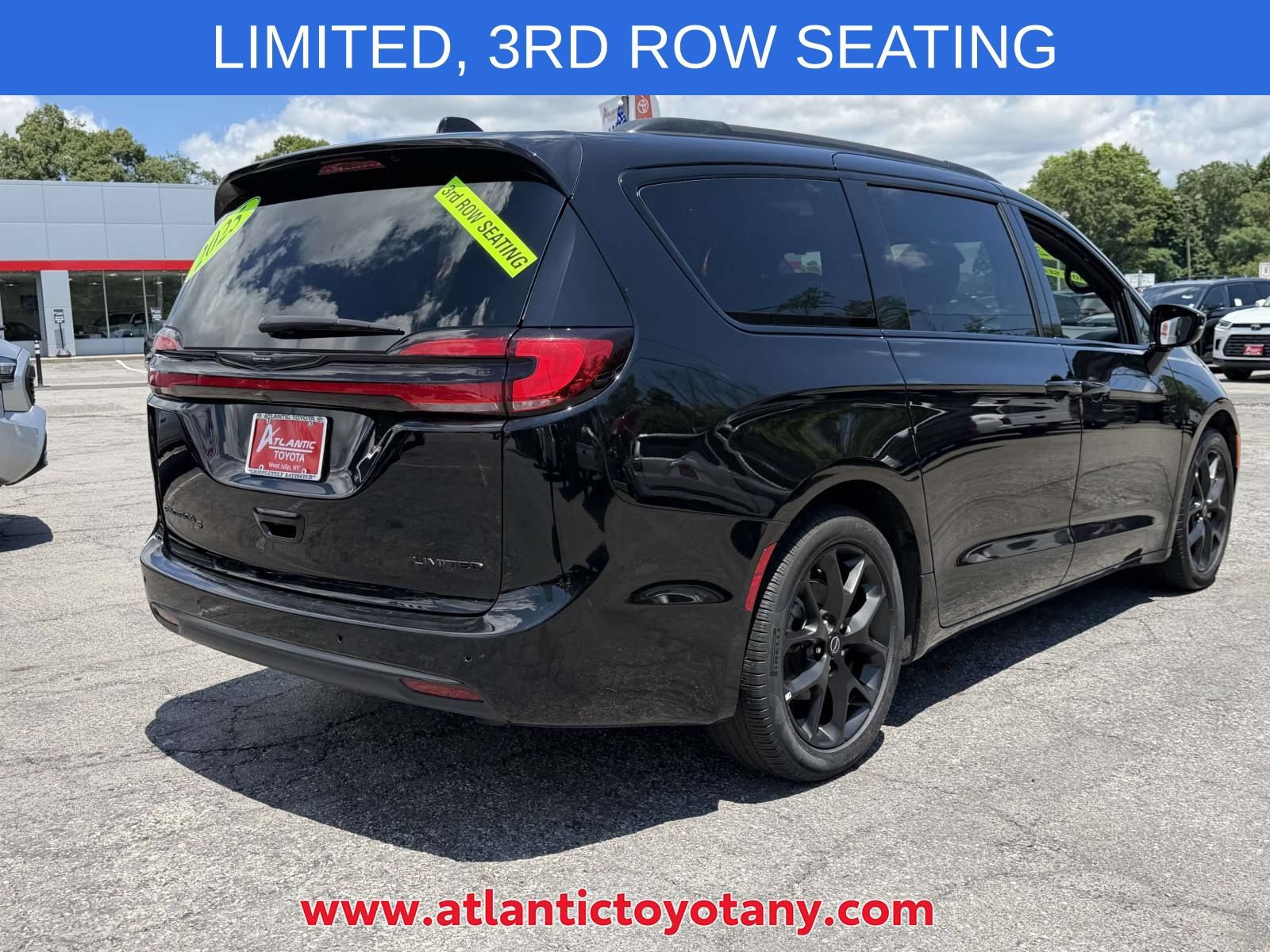 Used 2025 Chrysler Pacifica Limited FWD image 8
