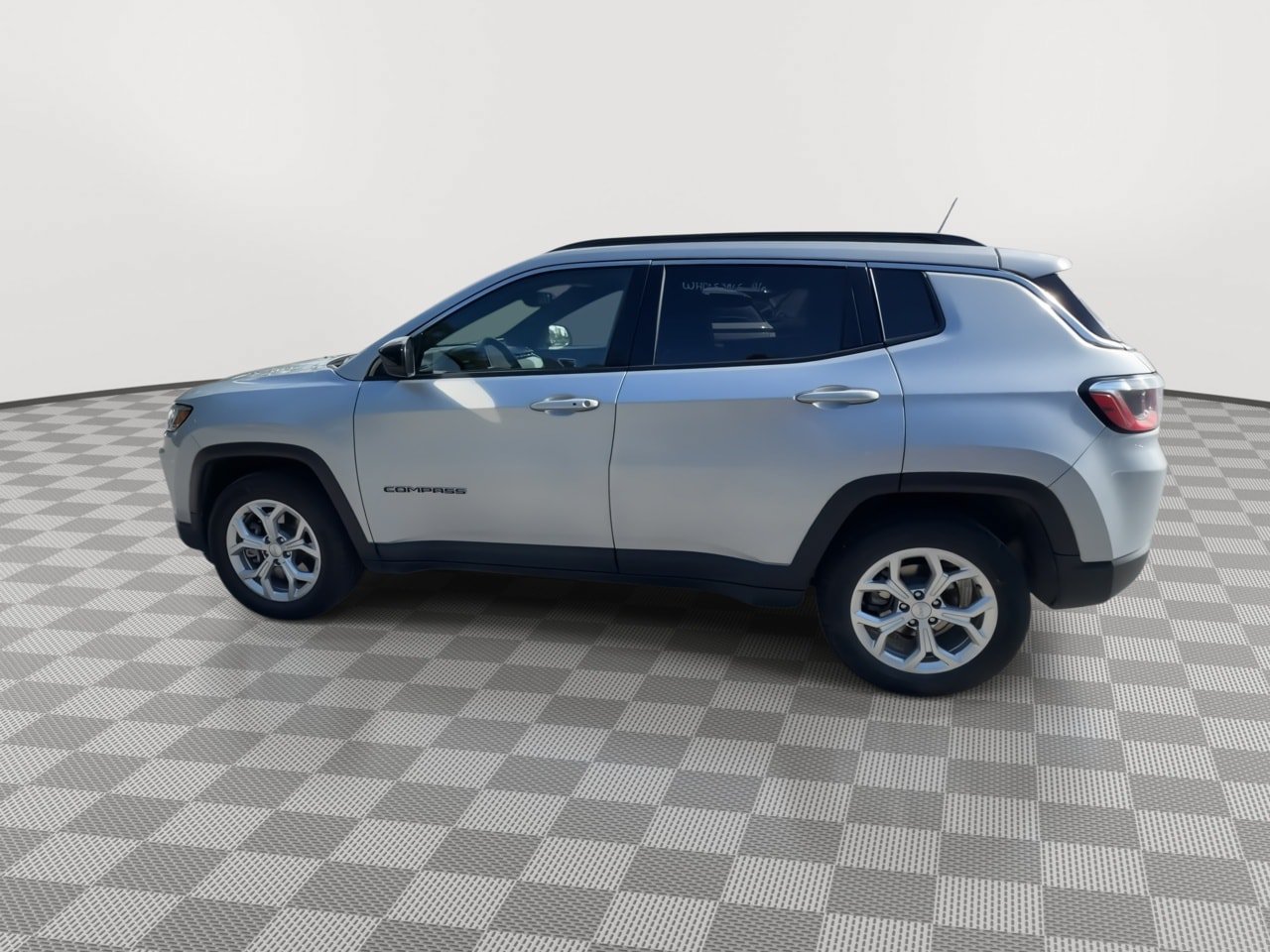 Used 2024 Jeep Compass Latitude AWD/4WD image 5