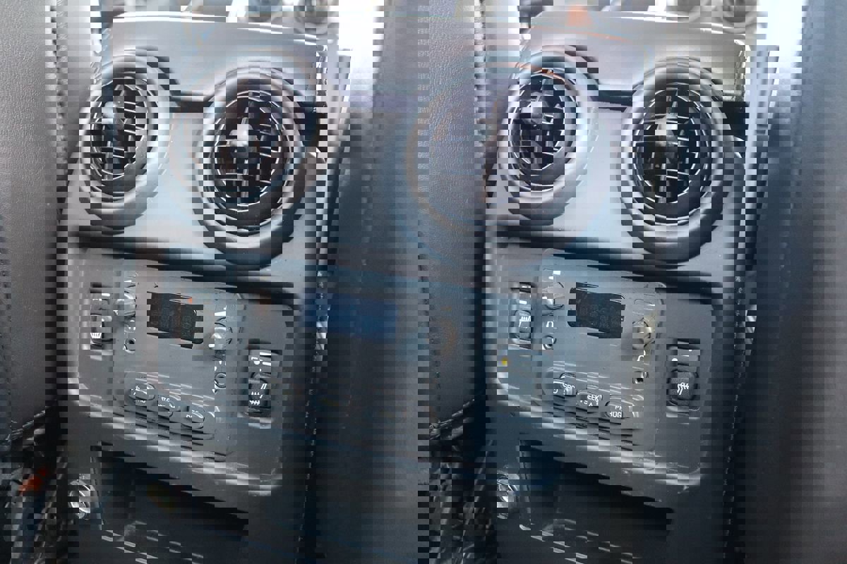 Used 2005 HUMMER H2 SUT w/ Preferred Equipment Group image 45