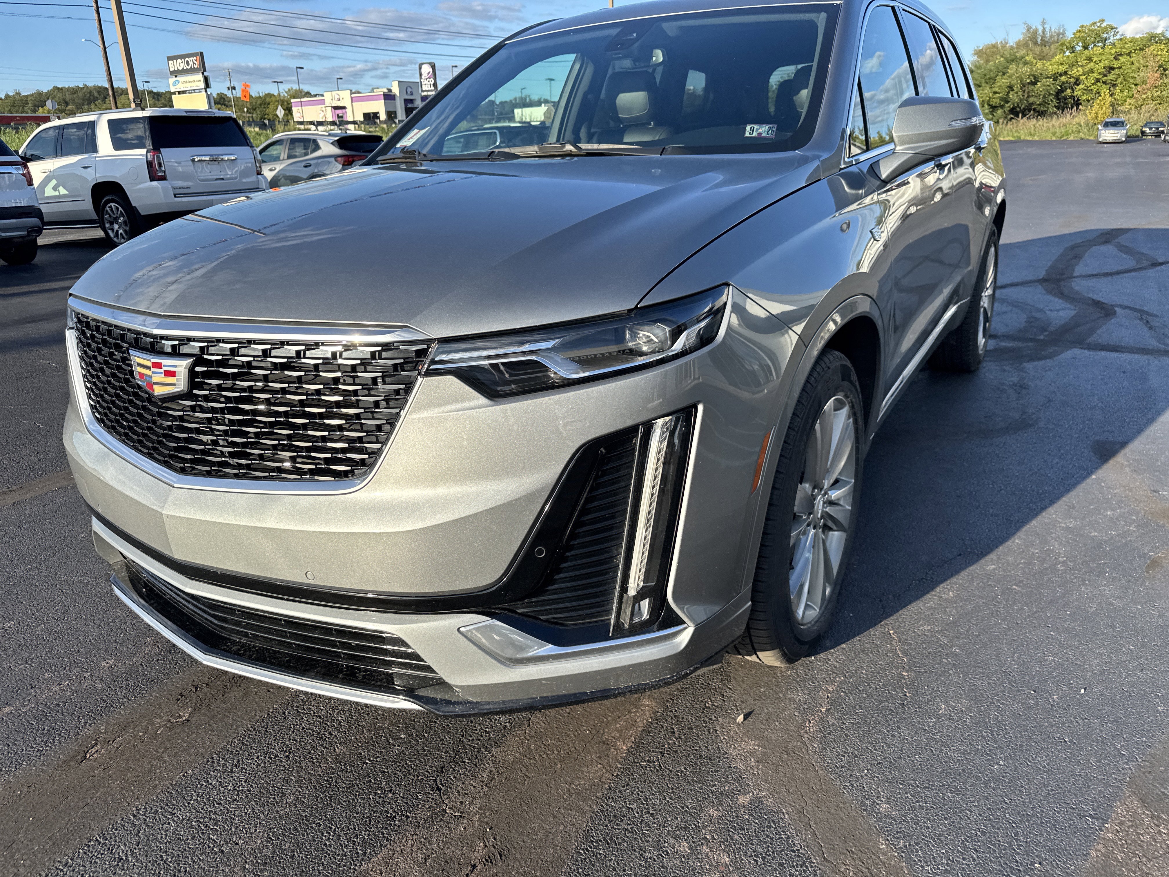 Used 2023 Cadillac XT6 Premium Luxury image 10