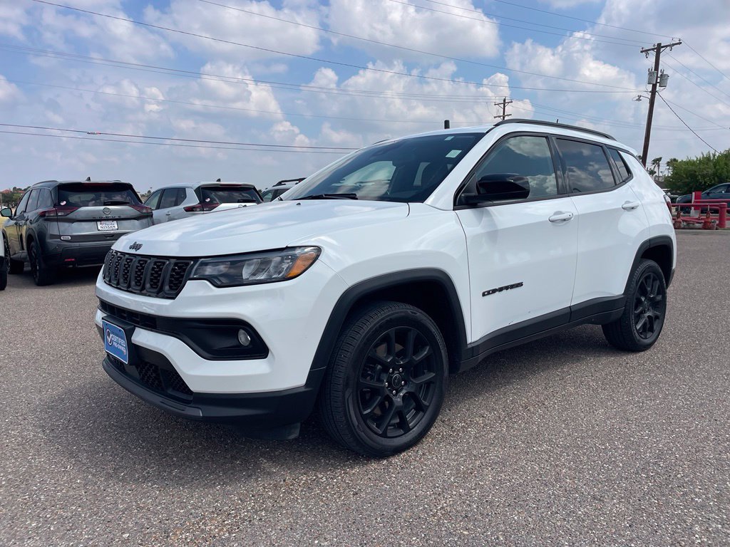 Used 2026 Jeep Compass Latitude AWD/4WD image 3