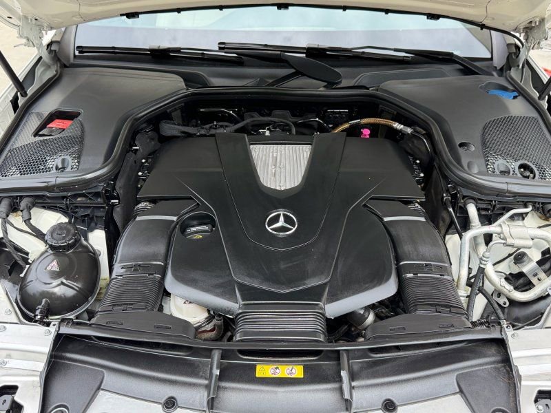 Used 2018 Mercedes-Benz E 400 4MATIC Sedan w/ Premium 2 Package (Q02) image 30