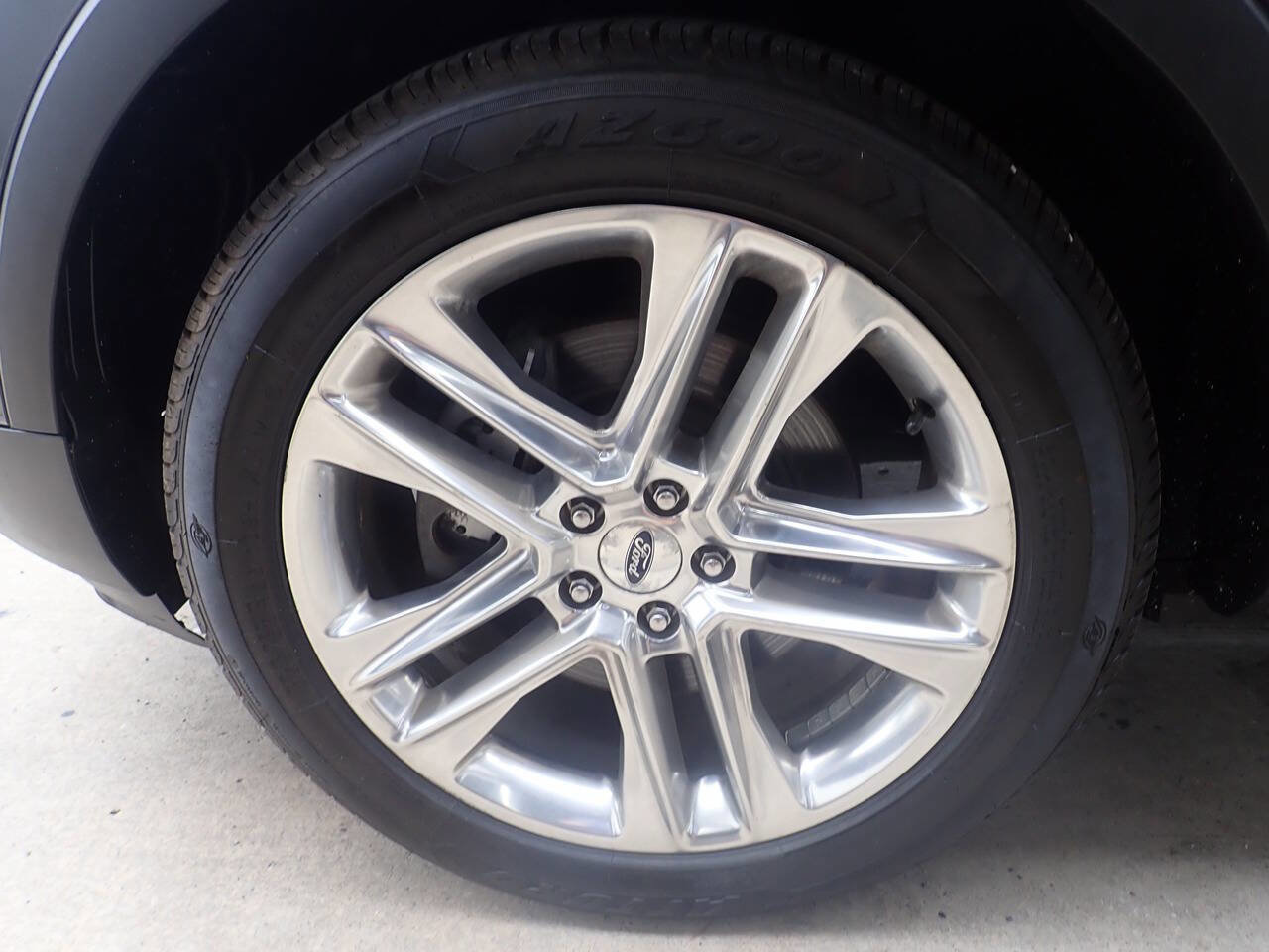 Used 2017 Ford Explorer XLT w/ Equipment Group 202A AWD/4WD image 33