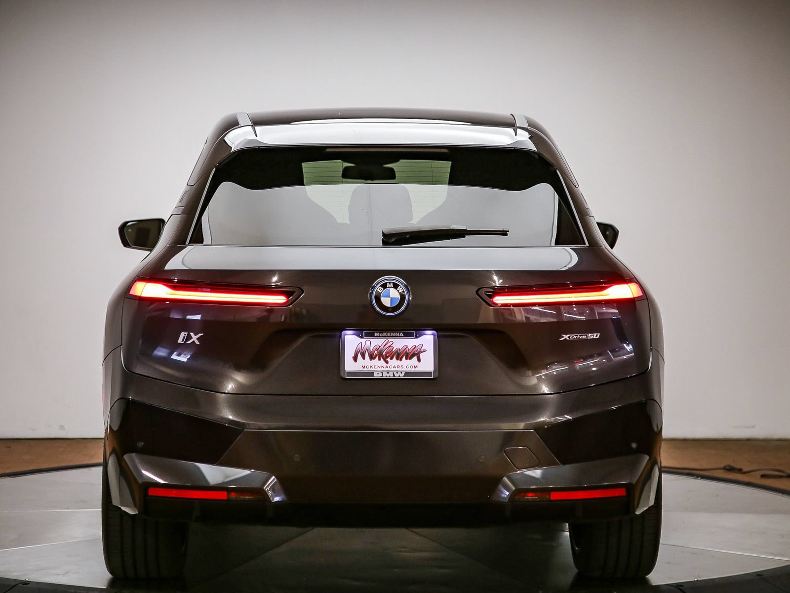 Certified 2024 BMW iX xDrive50 w/ Premium Package AWD/4WD image 3