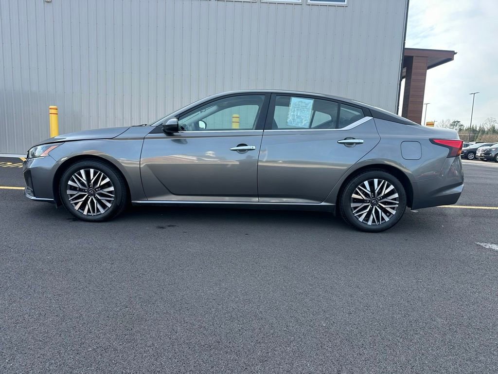 Used 2023 Nissan Altima 2.5 SV image 4