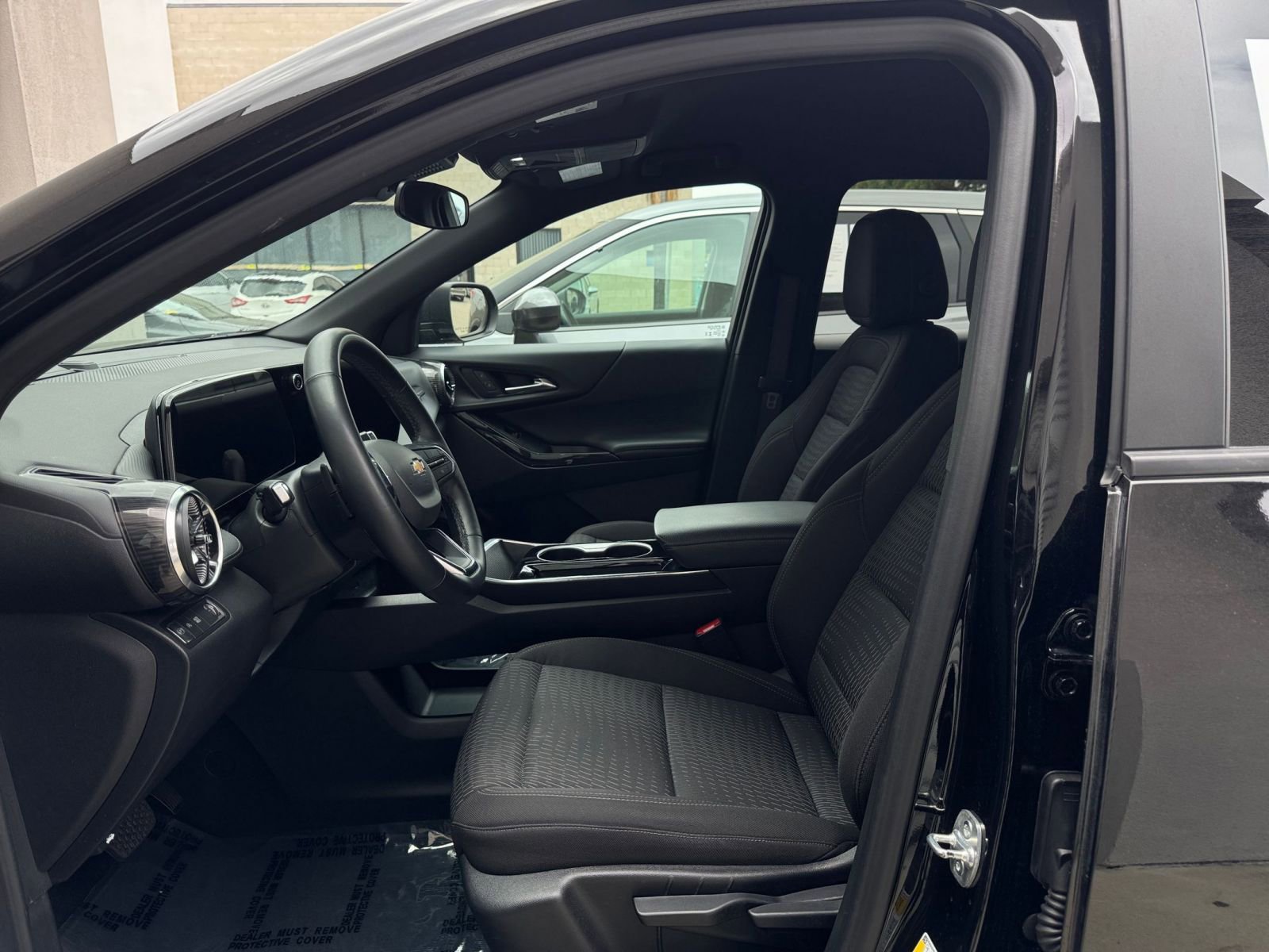 Used 2025 Chevrolet Equinox LT FWD image 28