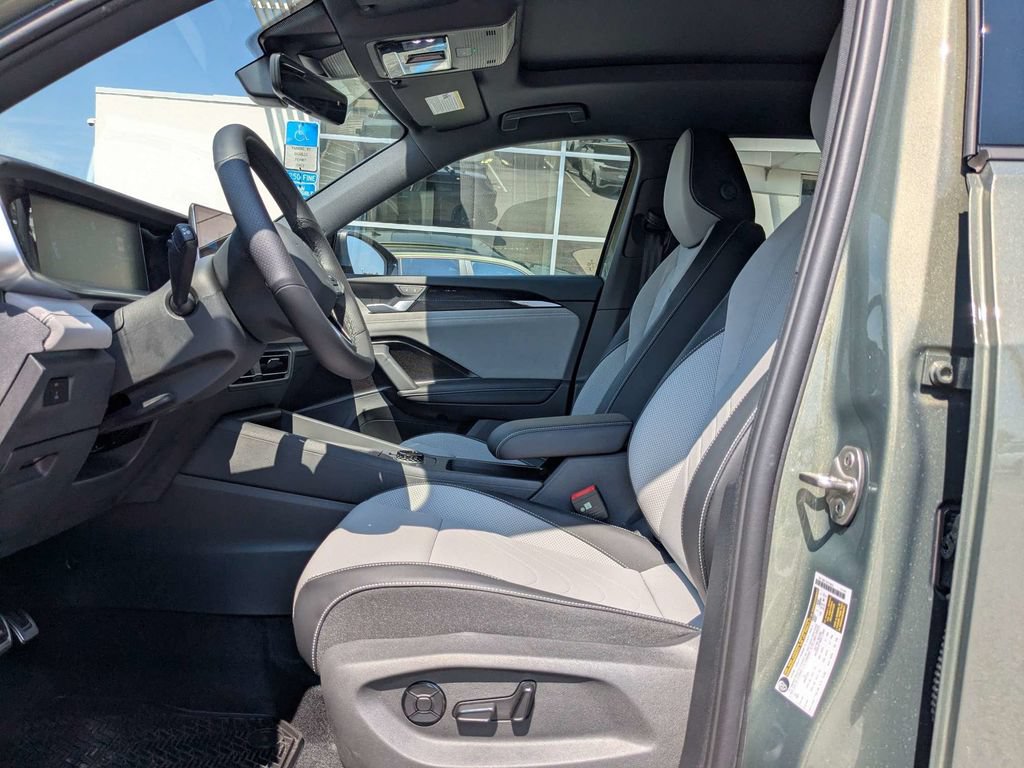New 2026 Volkswagen Tiguan SE R-Line FWD image 2