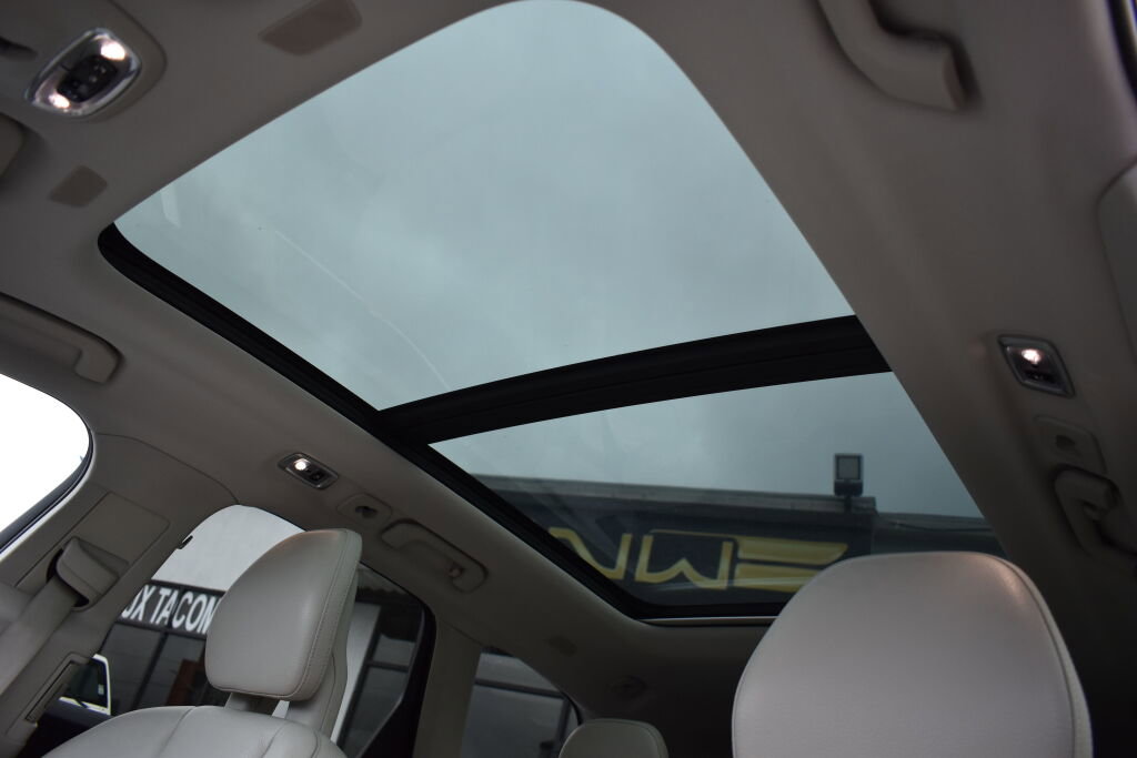 Used 2018 Volvo XC60 T8 Inscription w/ Vision Package image 27