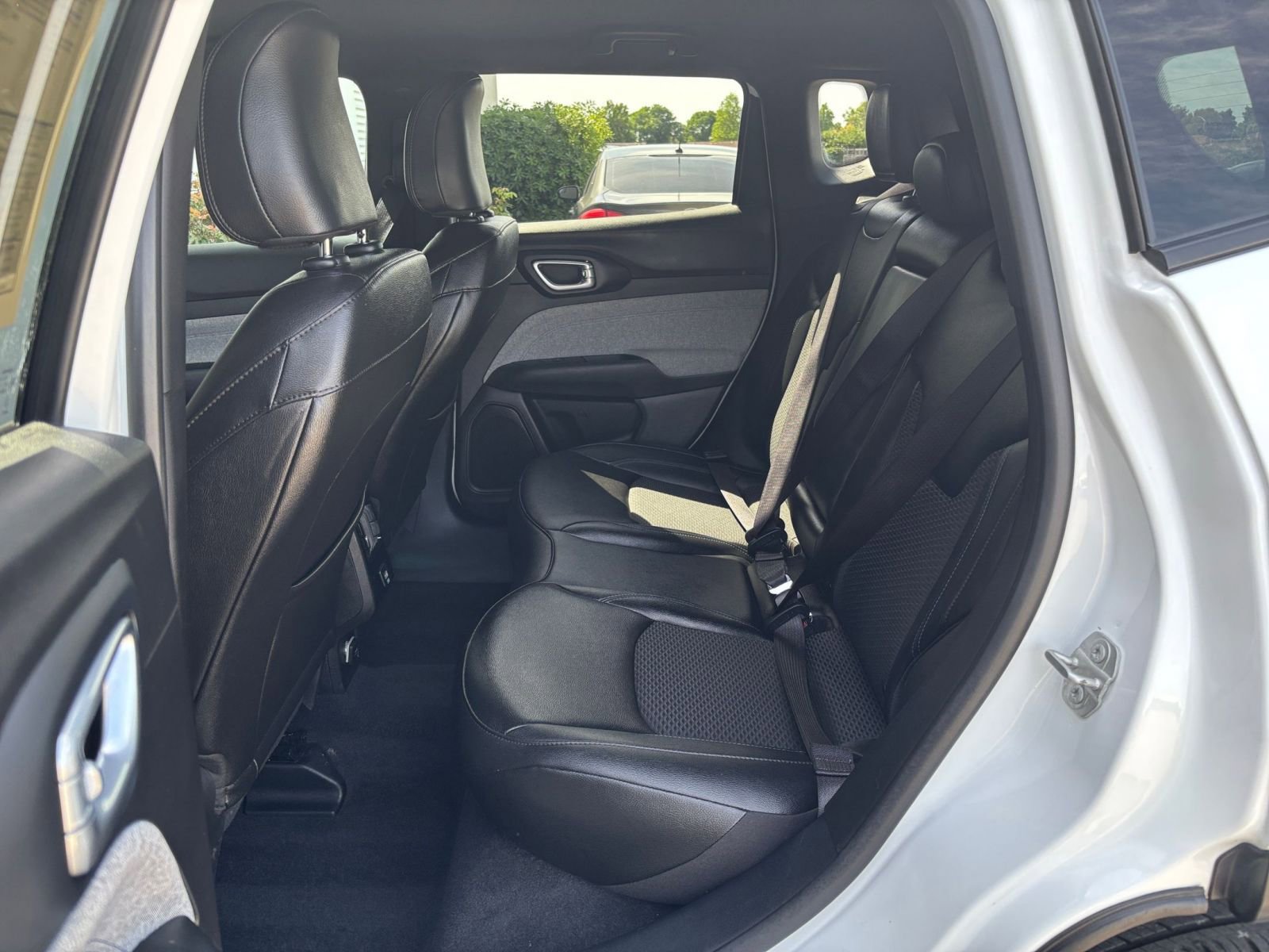 Used 2025 Jeep Compass Latitude AWD/4WD image 24