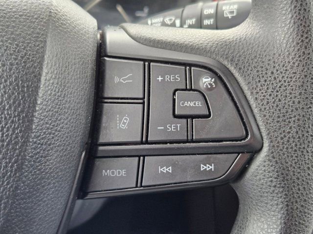 Used 2025 Toyota Sienna LE image 22