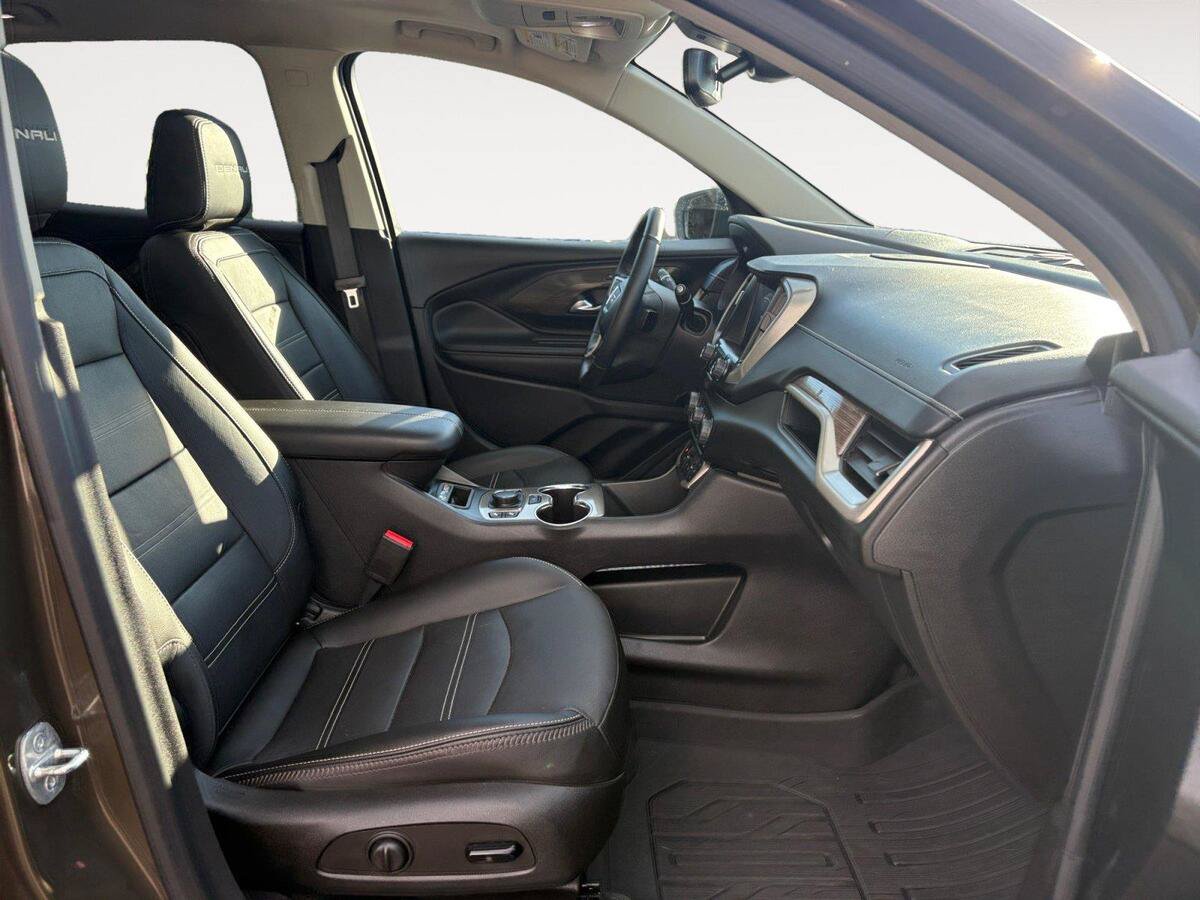 Used 2023 GMC Terrain Denali w/ LPO, Floor Liner Package AWD/4WD image 15