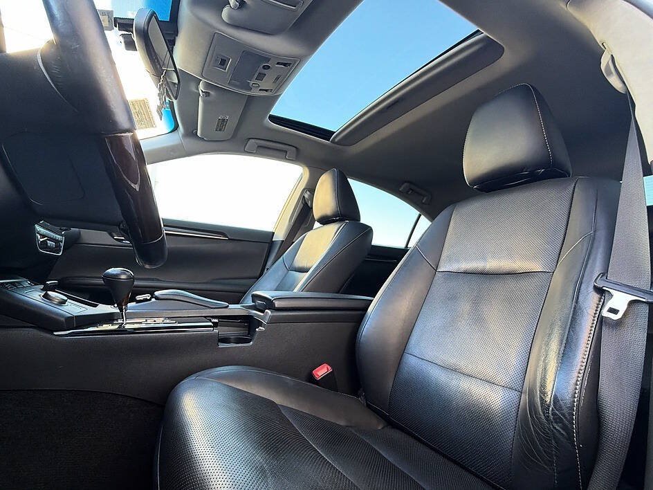 Used 2015 Lexus ES 350 w/ Luxury Package FWD image 5