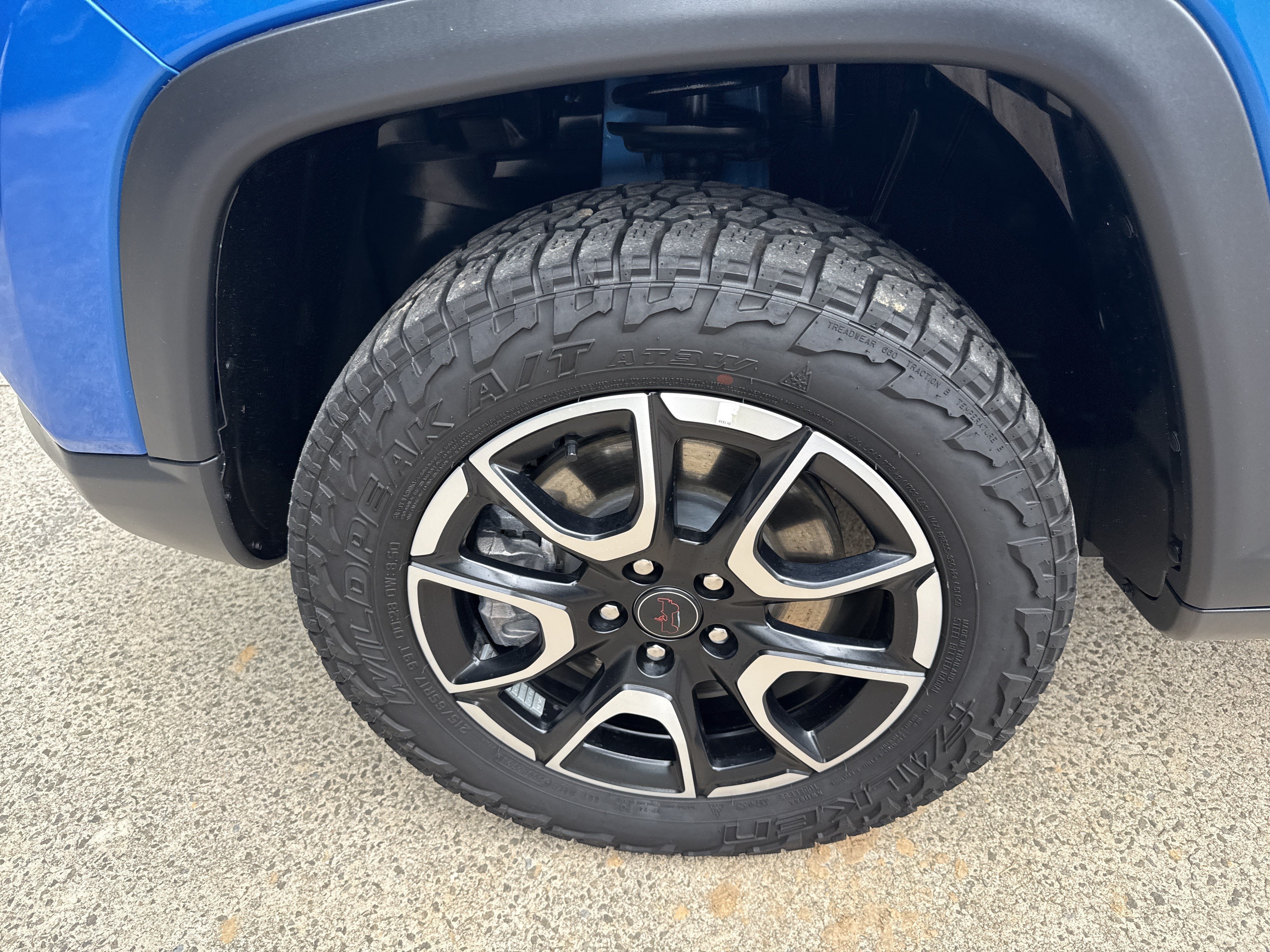 Used 2025 Jeep Compass Trailhawk AWD/4WD image 11