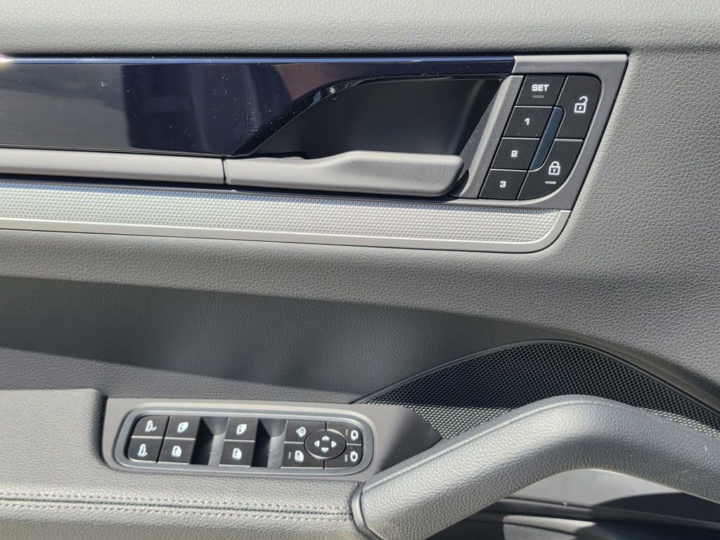 New 2026 Porsche Cayenne Coupe AWD/4WD image 14