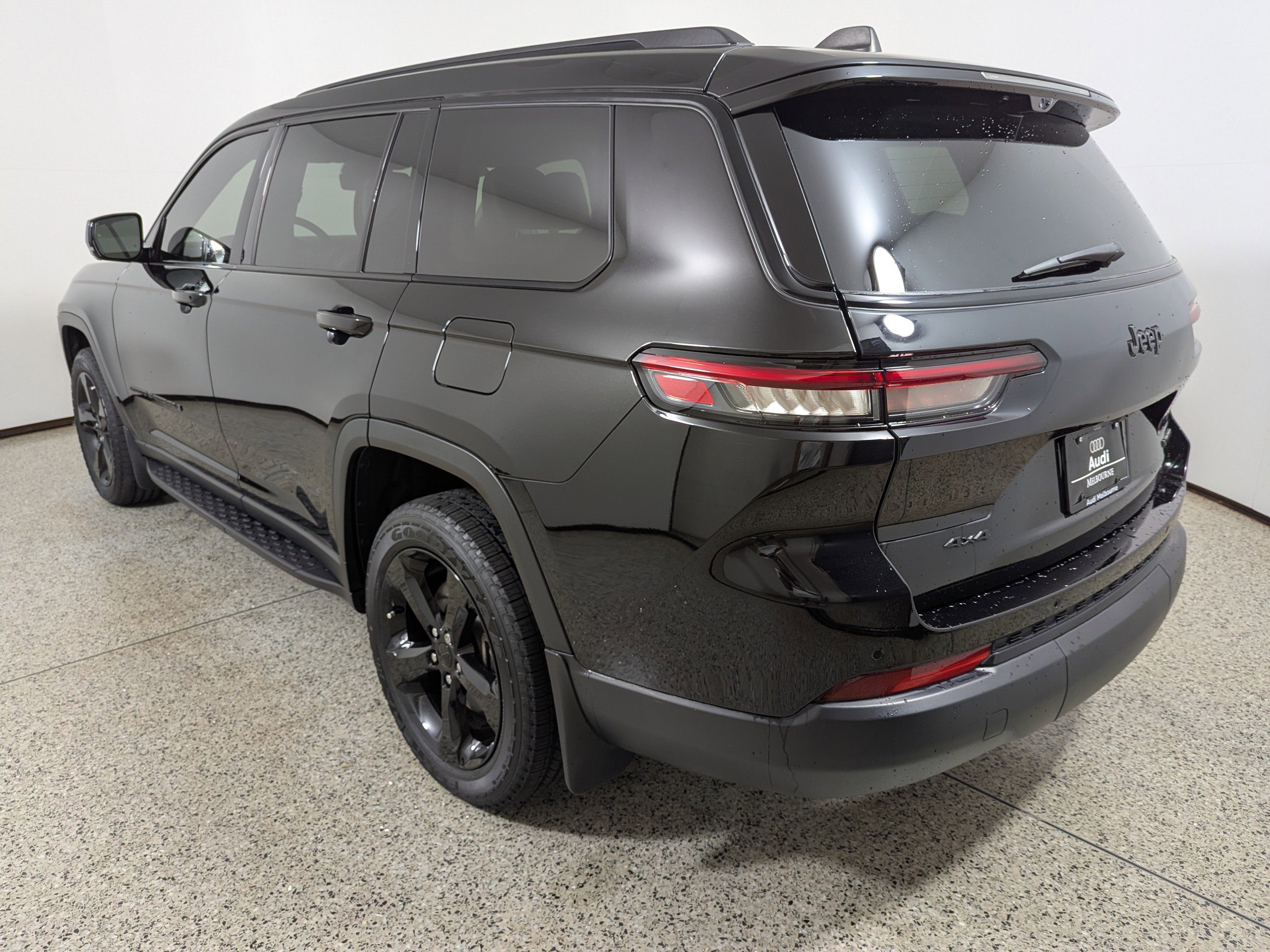 Used 2023 Jeep Grand Cherokee L Limited w/ Luxury Tech Group II AWD/4WD image 5