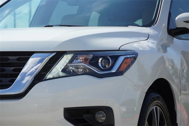 Used 2018 Nissan Pathfinder Platinum image 4