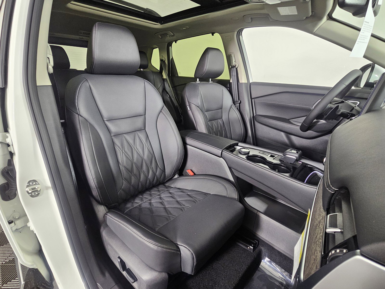 New 2026 Nissan Rogue Platinum image 13