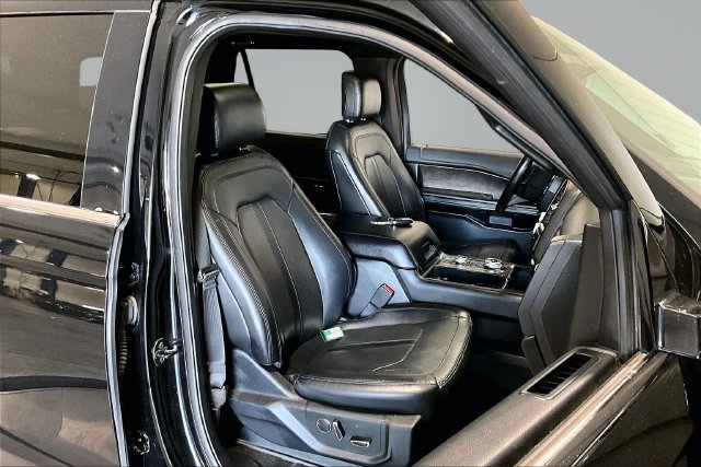 Used 2018 Ford Expedition Limited w/ Equipment Group 302A AWD/4WD image 29