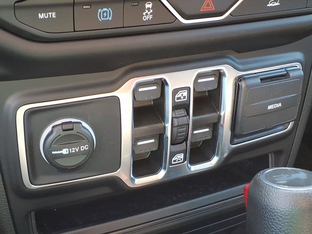 Used 2023 Jeep Wrangler Unlimited AWD/4WD image 32